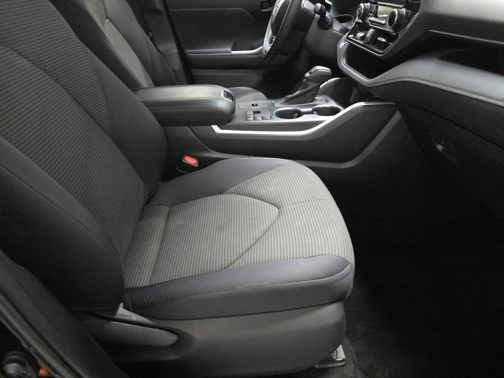 Certified 2023 Toyota Highlander L image 23