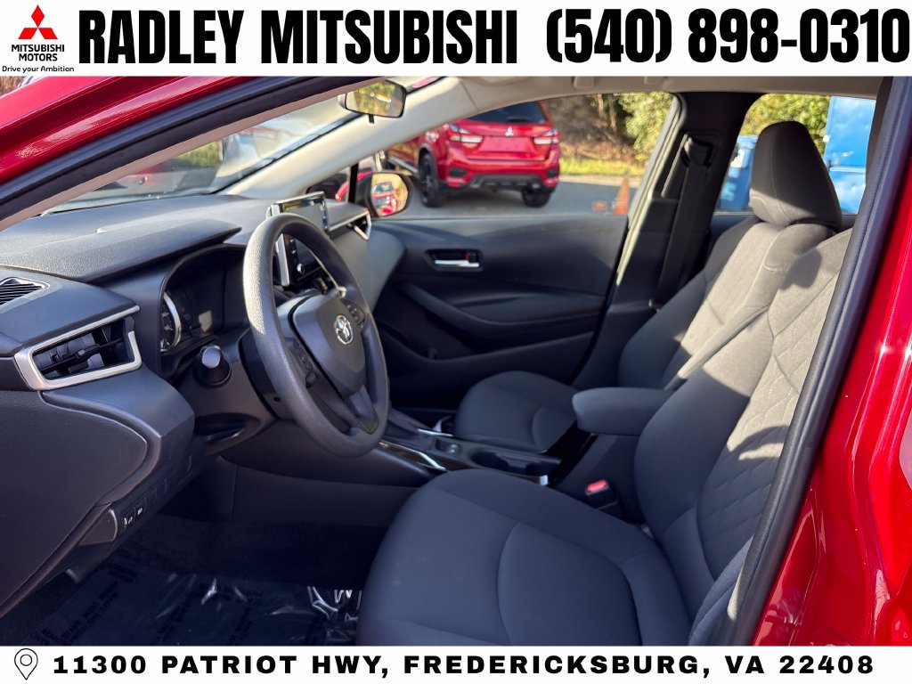 Used 2020 Toyota Corolla LE FWD image 3