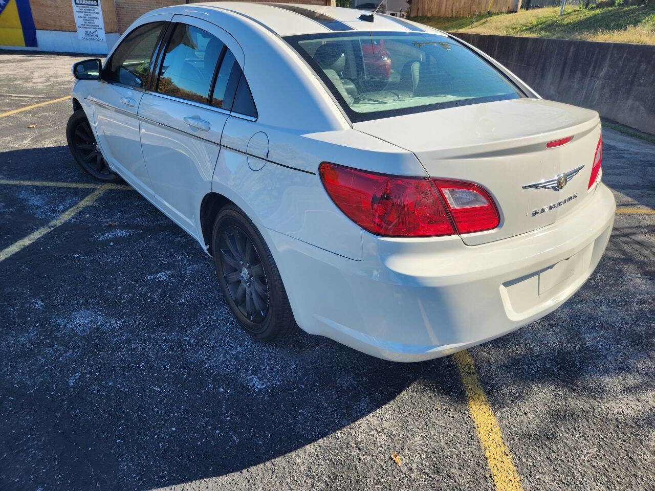 Used 2010 Chrysler Sebring Limited FWD image 8