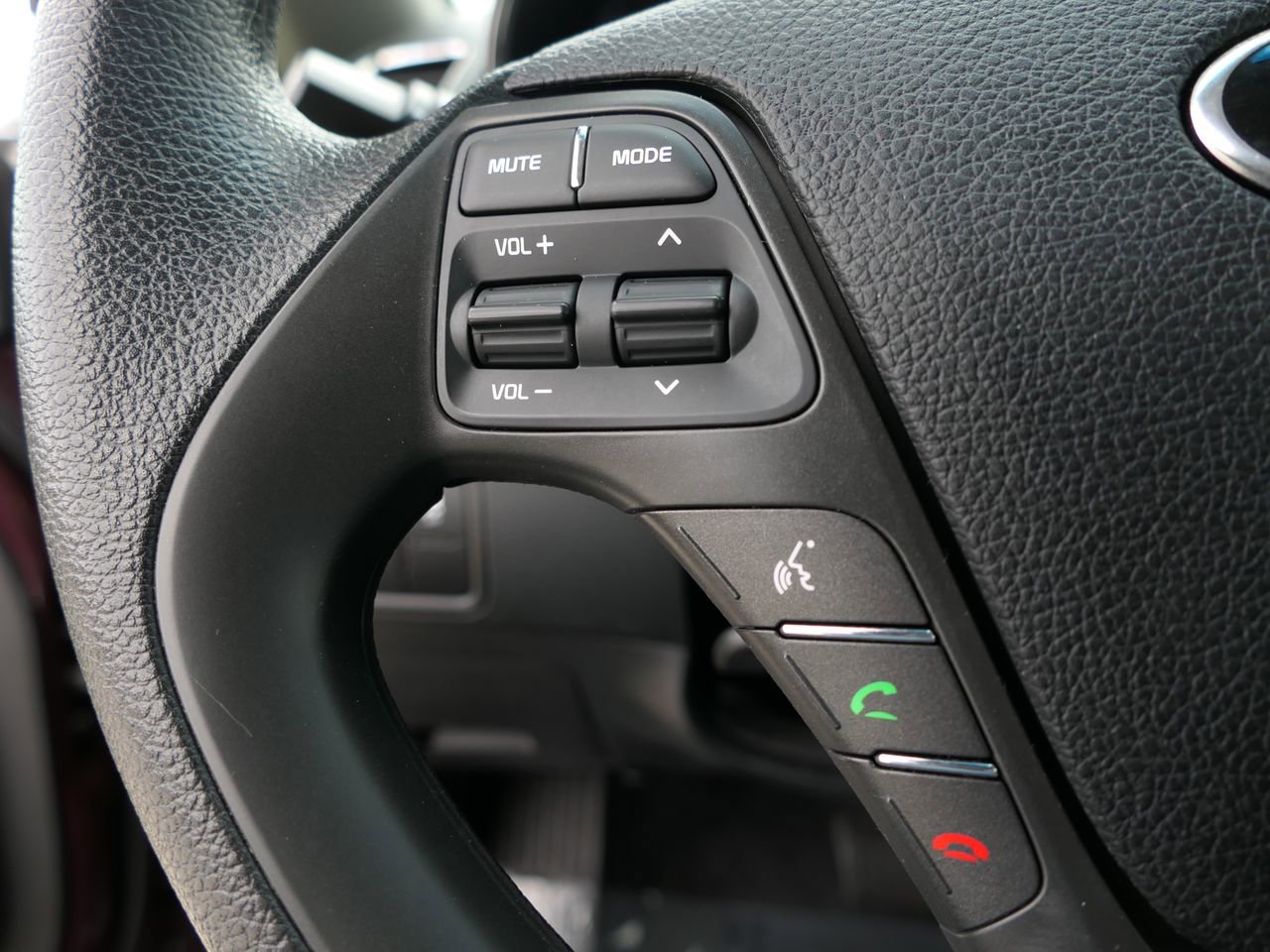 Used 2018 Kia Forte LX w/ LX Rear Camera Package image 17