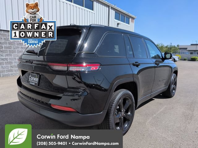Used 2025 Jeep Grand Cherokee Limited w/ Black Appearance Package AWD/4WD image 3