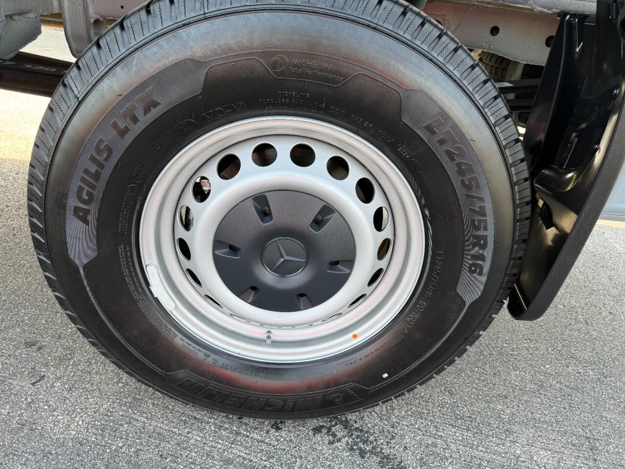 Used 2025 Mercedes-Benz Sprinter 2500 image 24