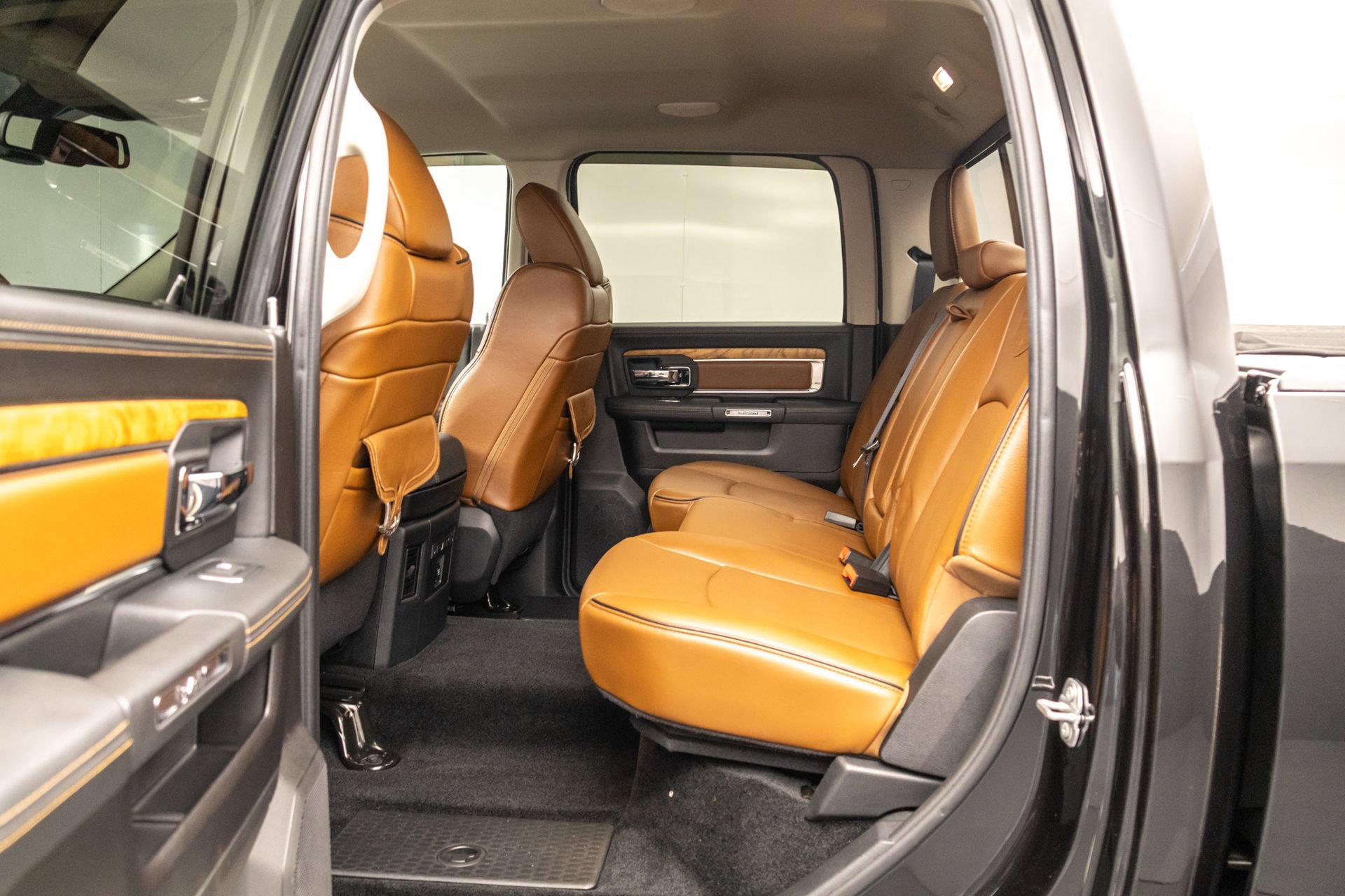 Used 2017 RAM 3500 Laramie Longhorn w/ Snow Chief Group AWD/4WD image 29