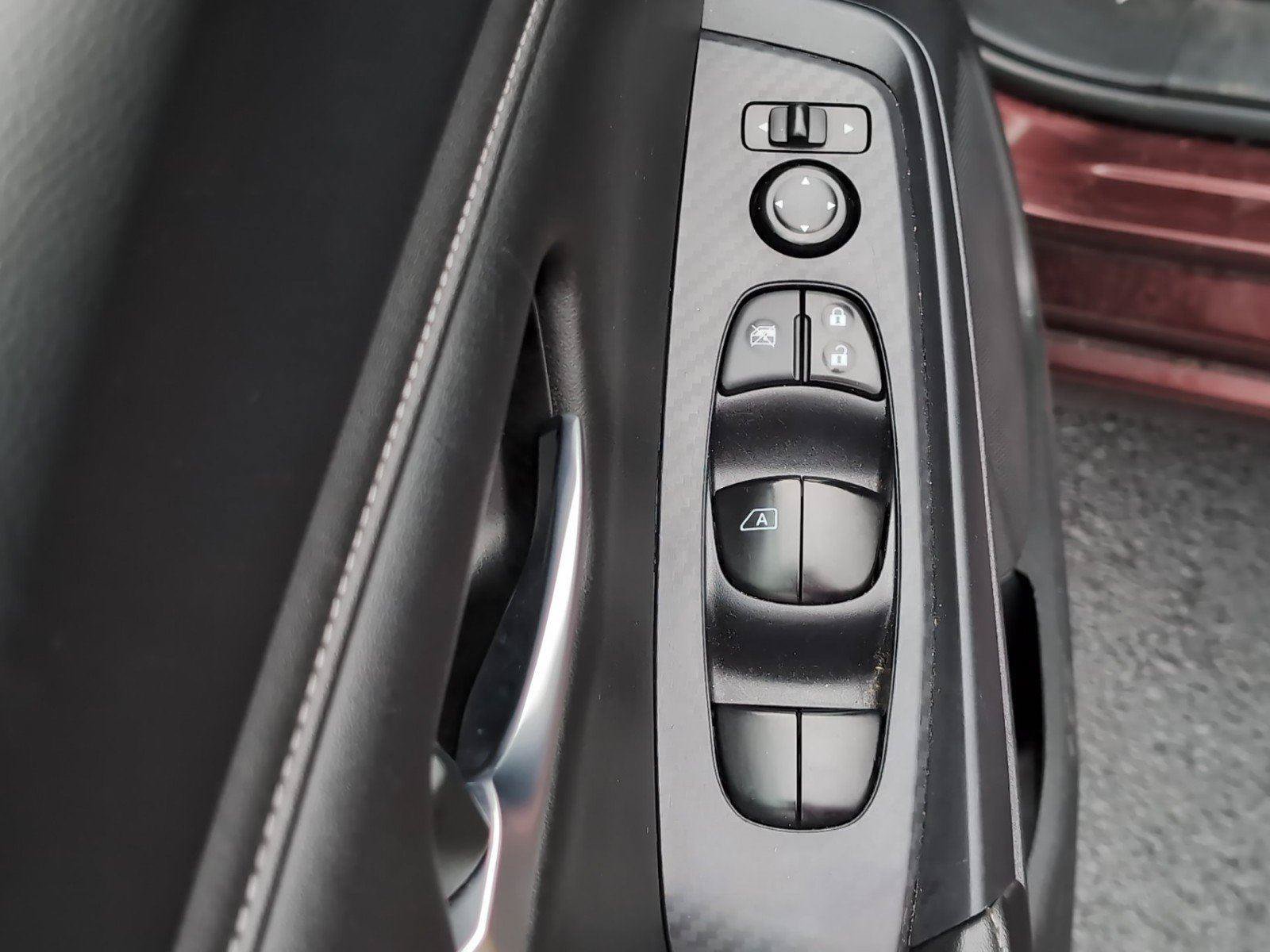 Used 2024 Nissan Sentra SV FWD image 18