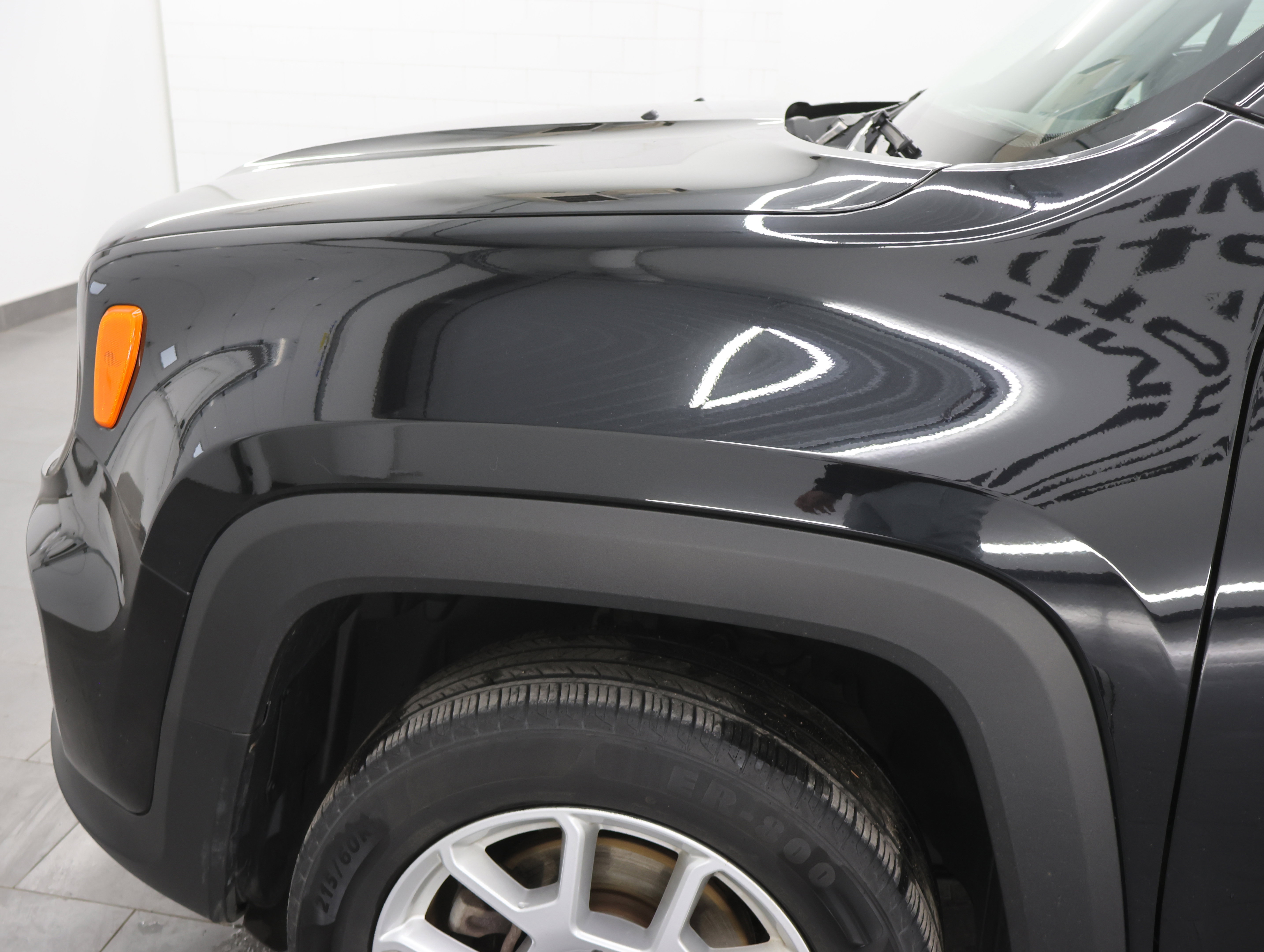 Used 2019 Jeep Renegade Latitude AWD/4WD image 28