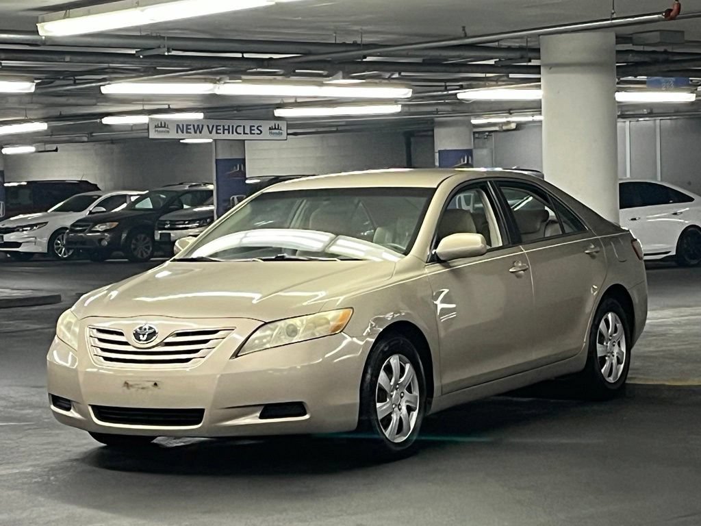 Used 2009 Toyota Camry LE FWD image 3
