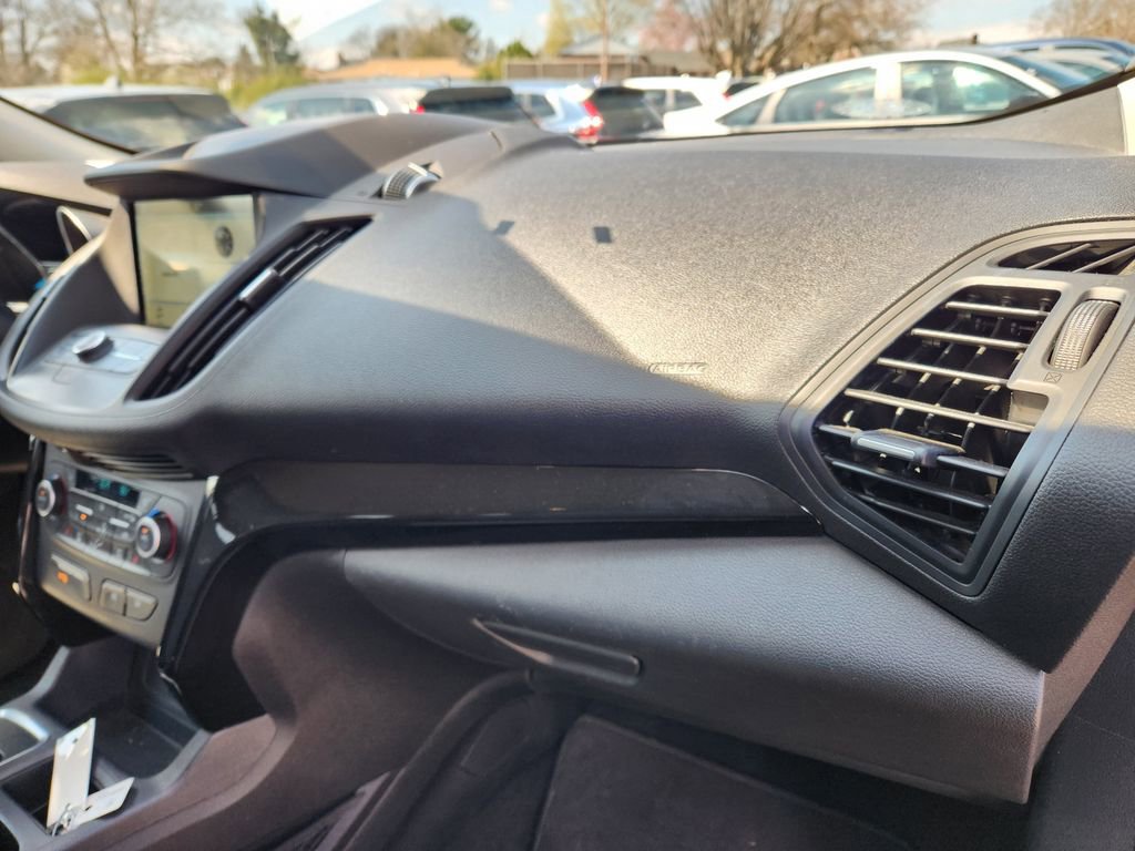 Used 2019 Ford Escape SE image 17