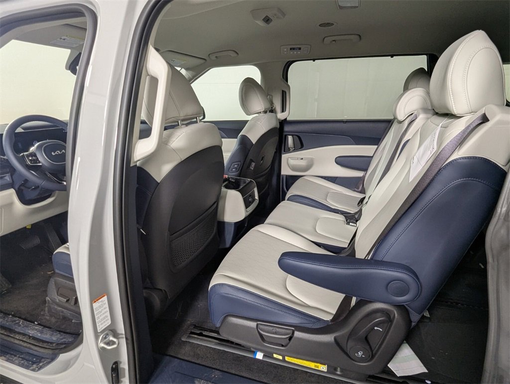 New 2025 Kia Carnival EX image 25