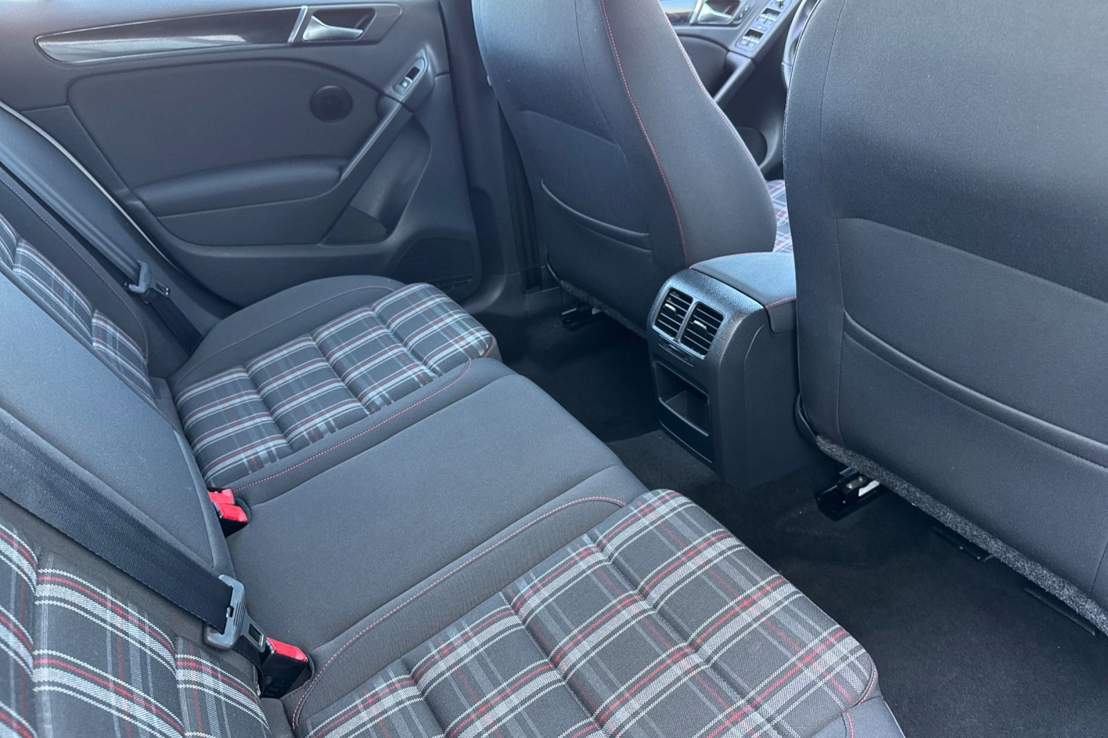 Used 2012 Volkswagen Golf 4-Door image 29