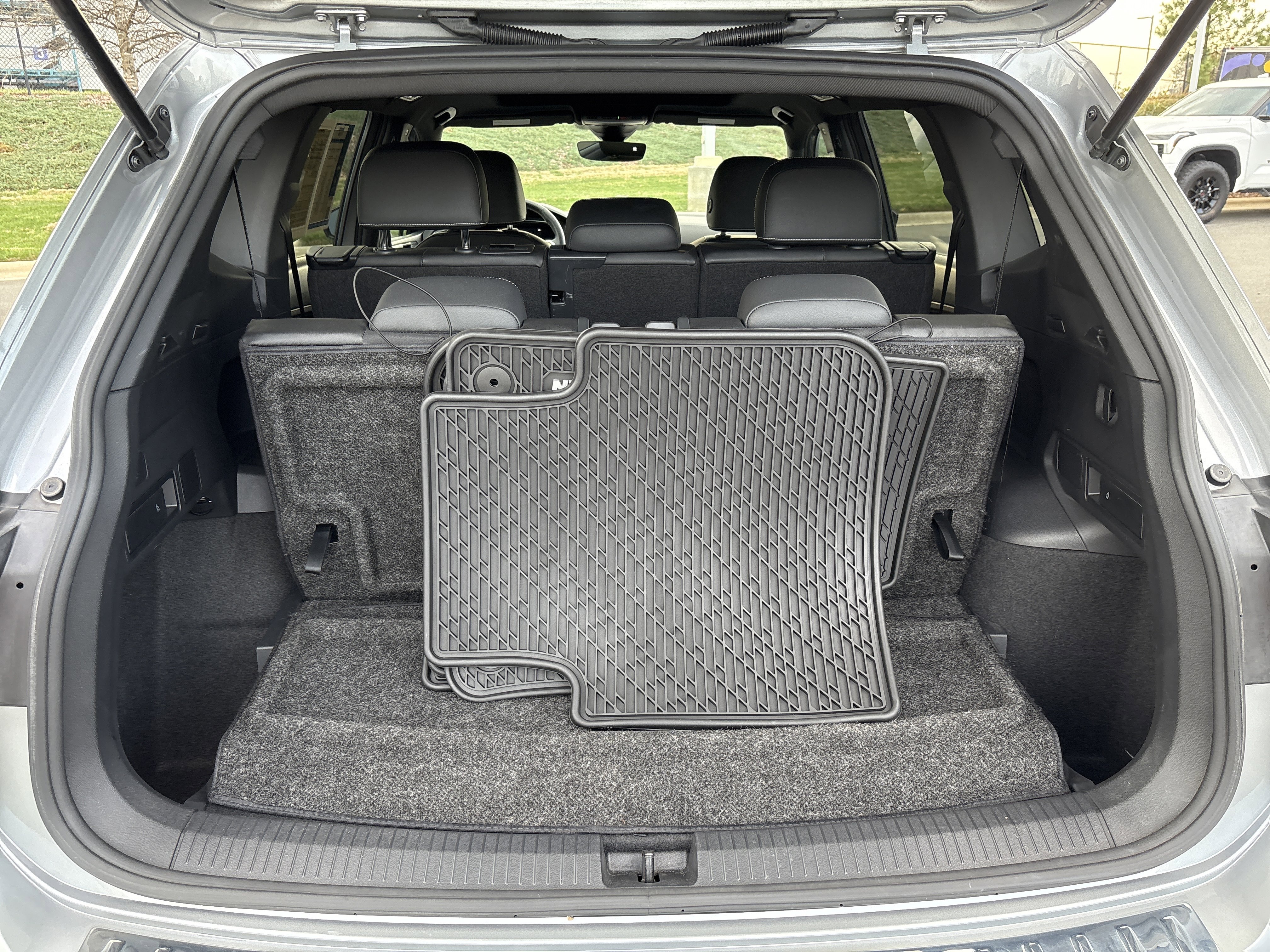 Used 2023 Volkswagen Tiguan SE R-Line image 34