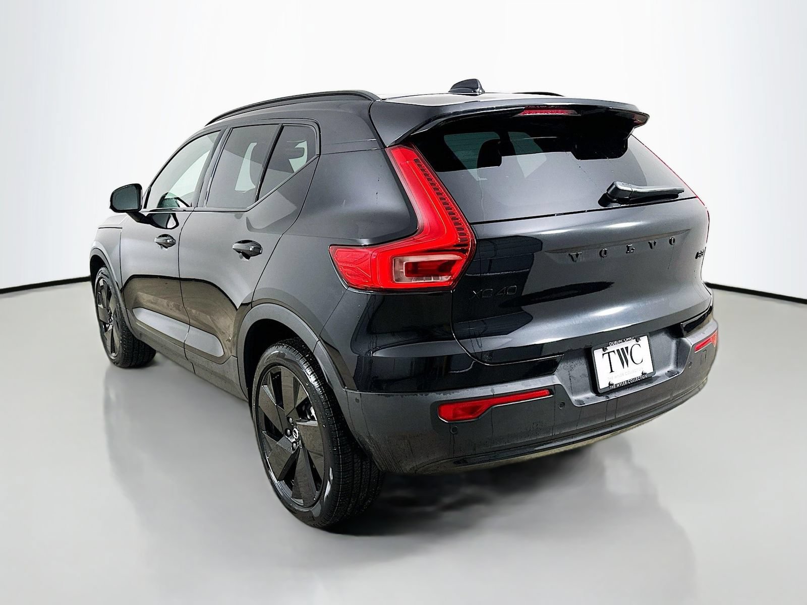 New 2026 Volvo XC40 B5 Ultra w/ Protection Package Premier AWD/4WD image 7