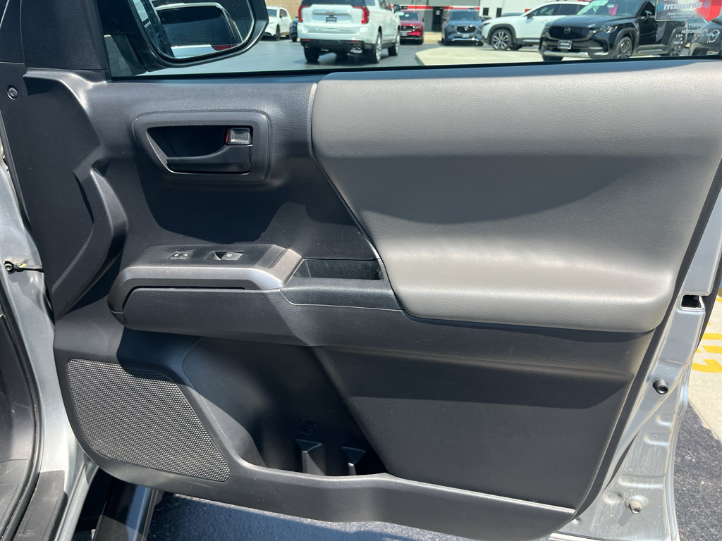 Used 2022 Toyota Tacoma SR5 AWD/4WD image 40