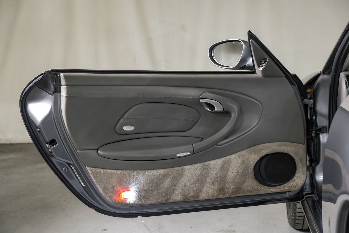 Used 2001 Porsche 911 Carrera RWD image 28