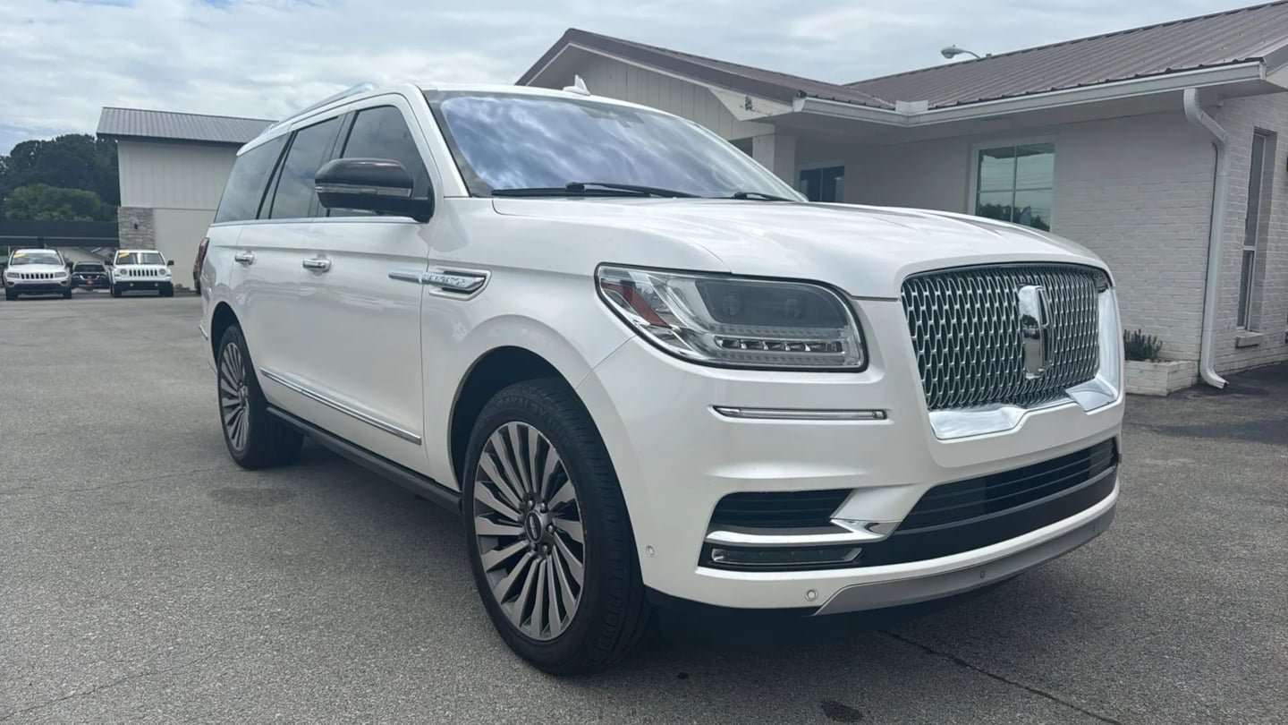 Used 2019 Lincoln Navigator Reserve AWD/4WD image 7