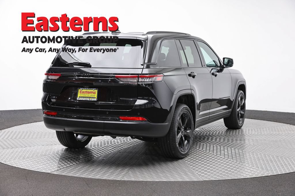 Used 2024 Jeep Grand Cherokee Altitude AWD/4WD image 5