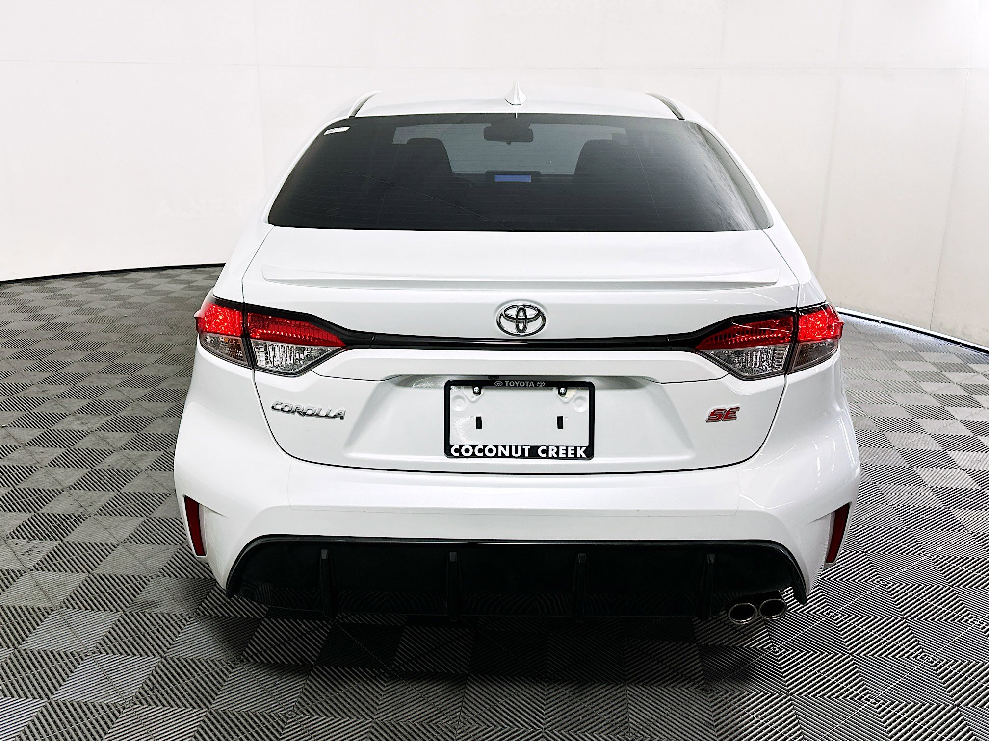 Used 2023 Toyota Corolla SE FWD image 4