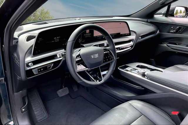 Used 2024 Cadillac Lyriq Luxury w/ LPO, Floor Liner Package AWD/4WD image 17