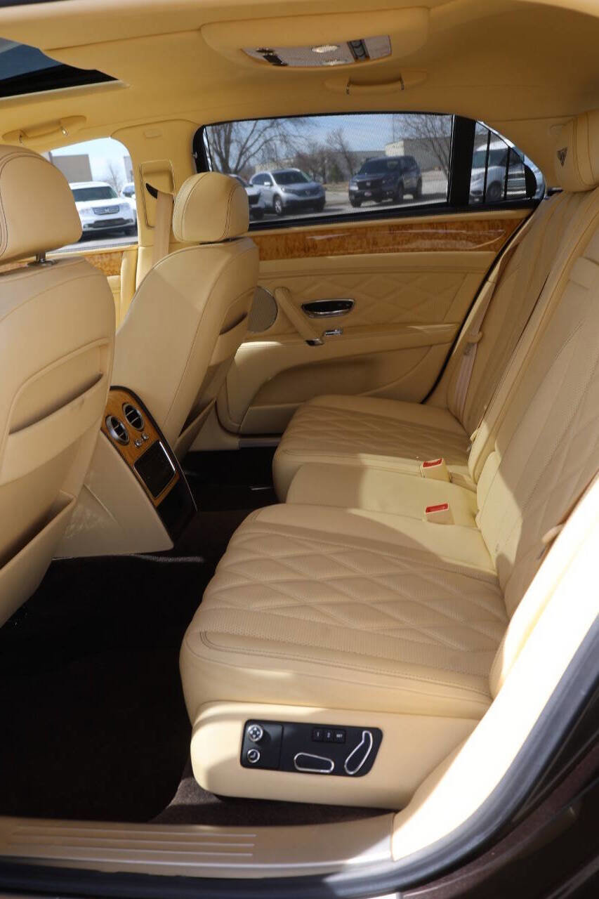 Used 2016 Bentley Flying Spur W12 image 16