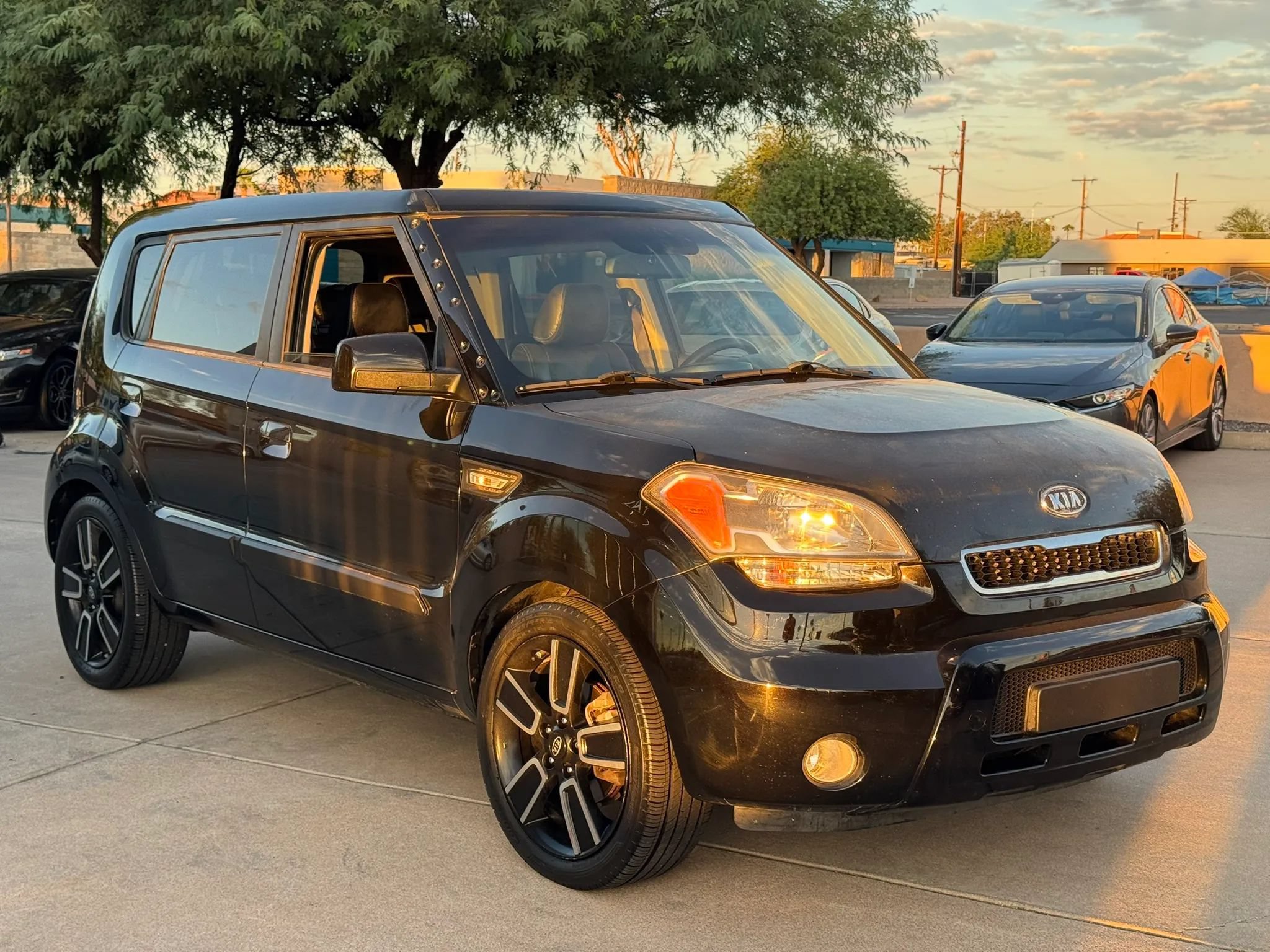 Used 2010 Kia Soul + FWD image 3