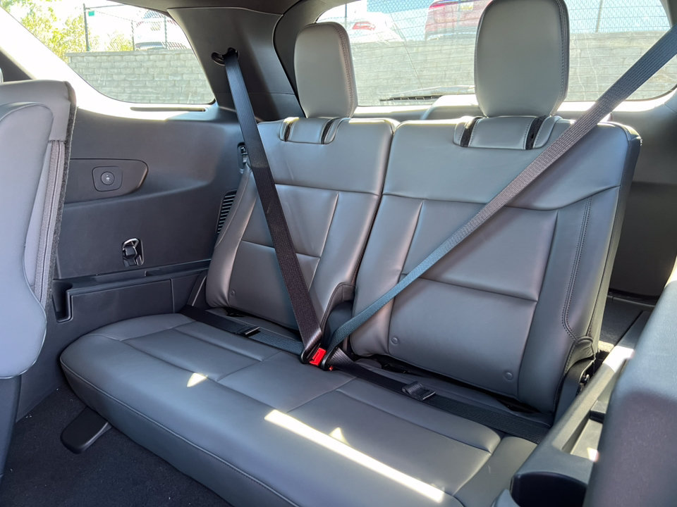 Used 2027 Ford Explorer Active AWD/4WD image 6