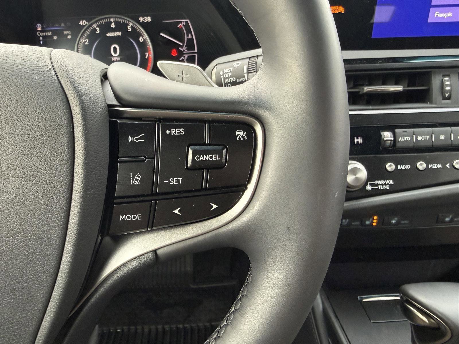 Used 2025 Lexus ES 350 Base w/ Premium Package image 16