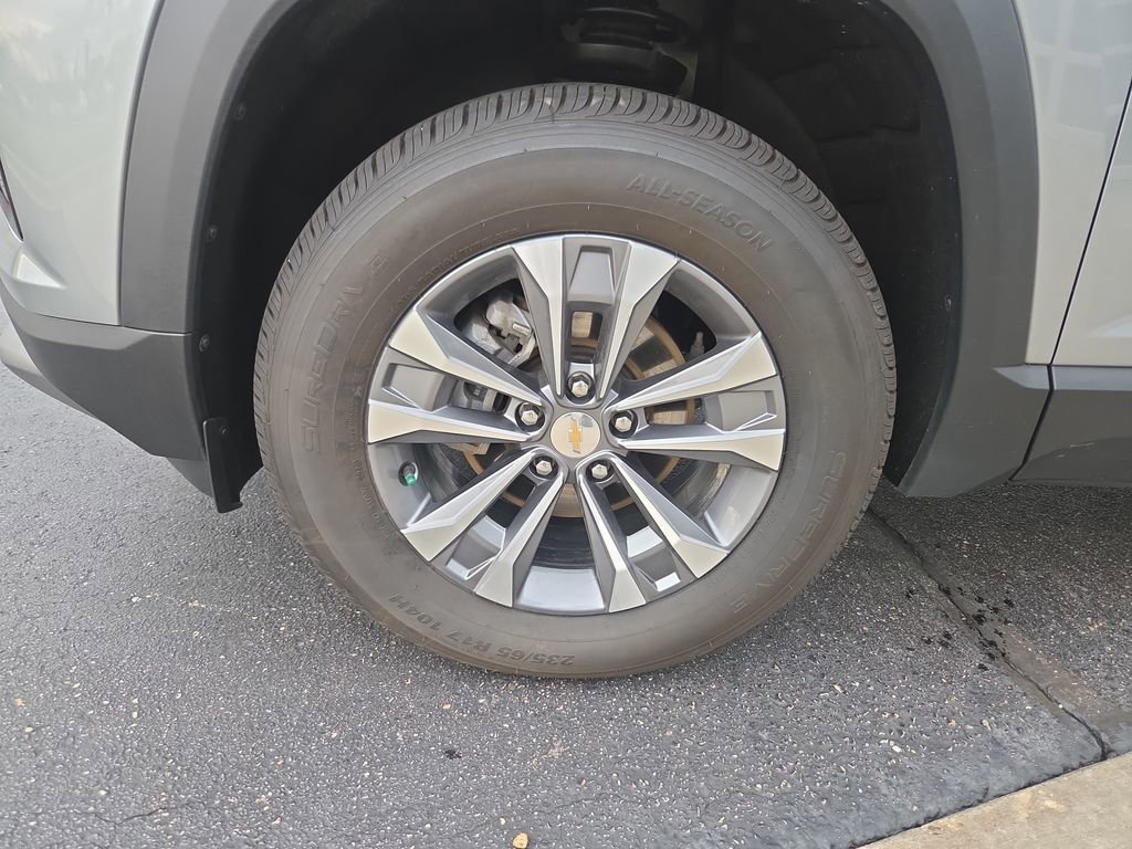 Certified 2025 Chevrolet Equinox LT FWD image 30