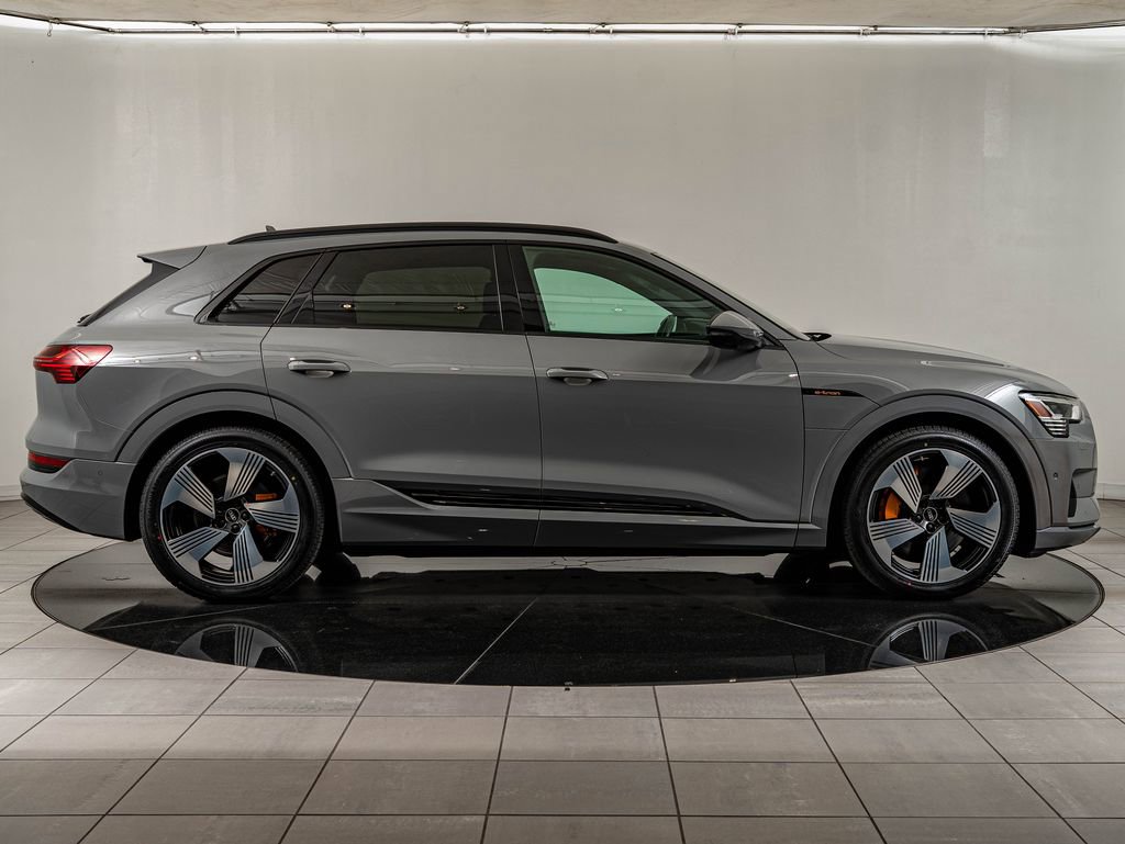 Used 2022 Audi e-tron Premium Plus w/ Premium Plus Package image 4