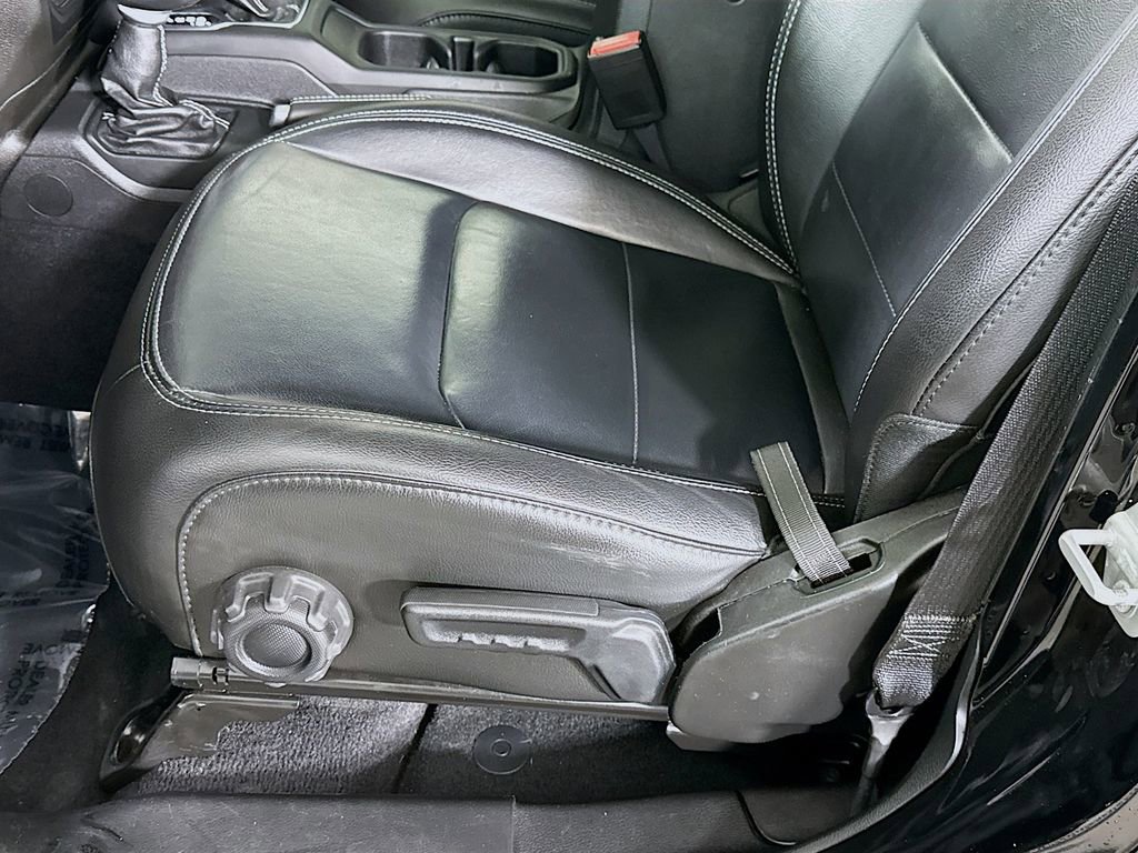 Used 2022 Jeep Wrangler Unlimited Sahara w/ Cold Weather Group image 25