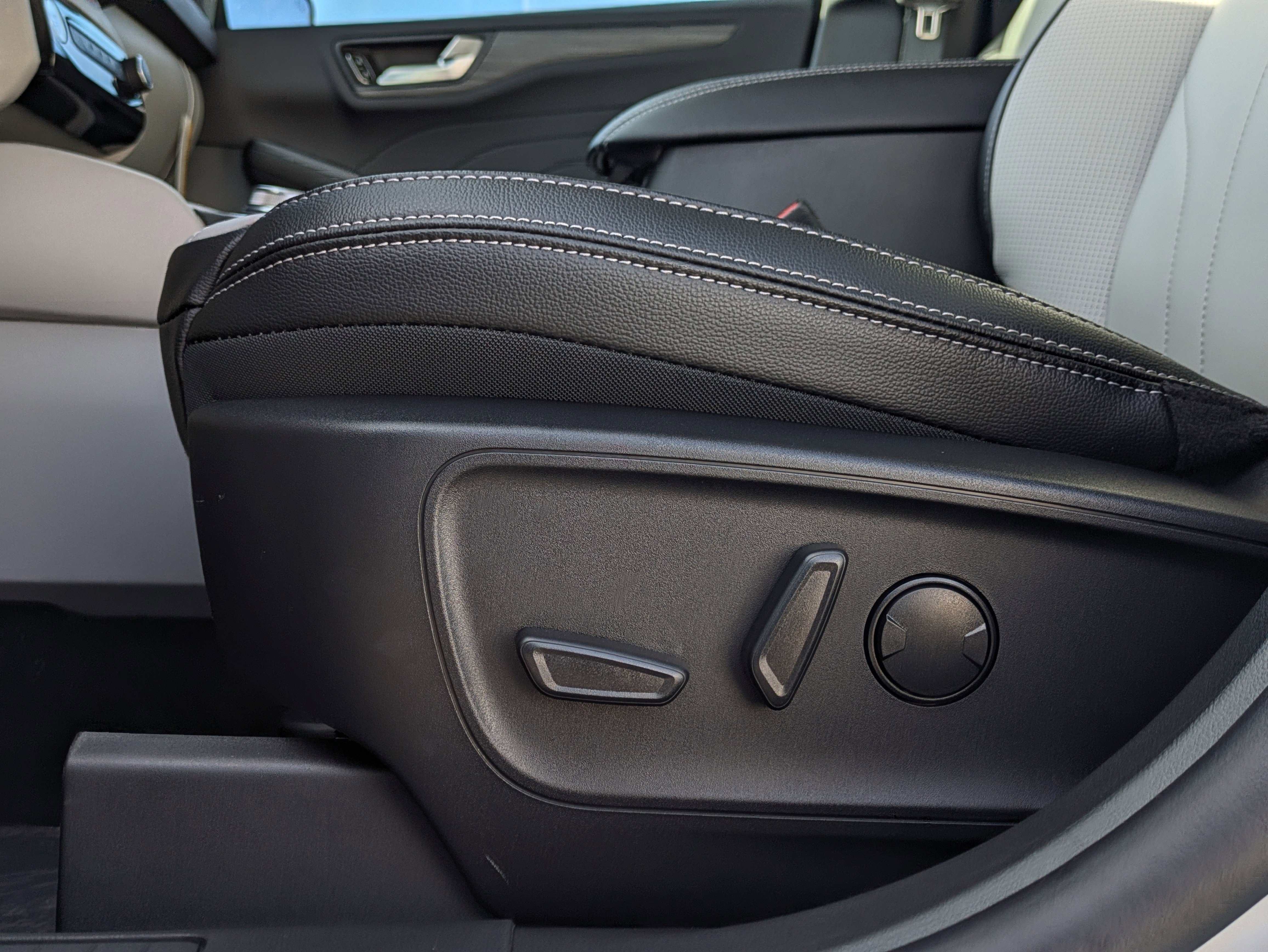 New 2026 Ford Escape Platinum w/ Premium Technology Package image 24