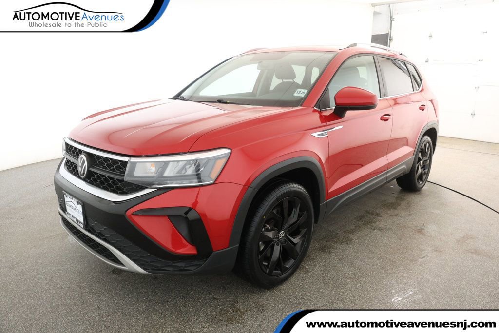 Used 2022 Volkswagen Taos SE w/ Panoramic Sunroof Package