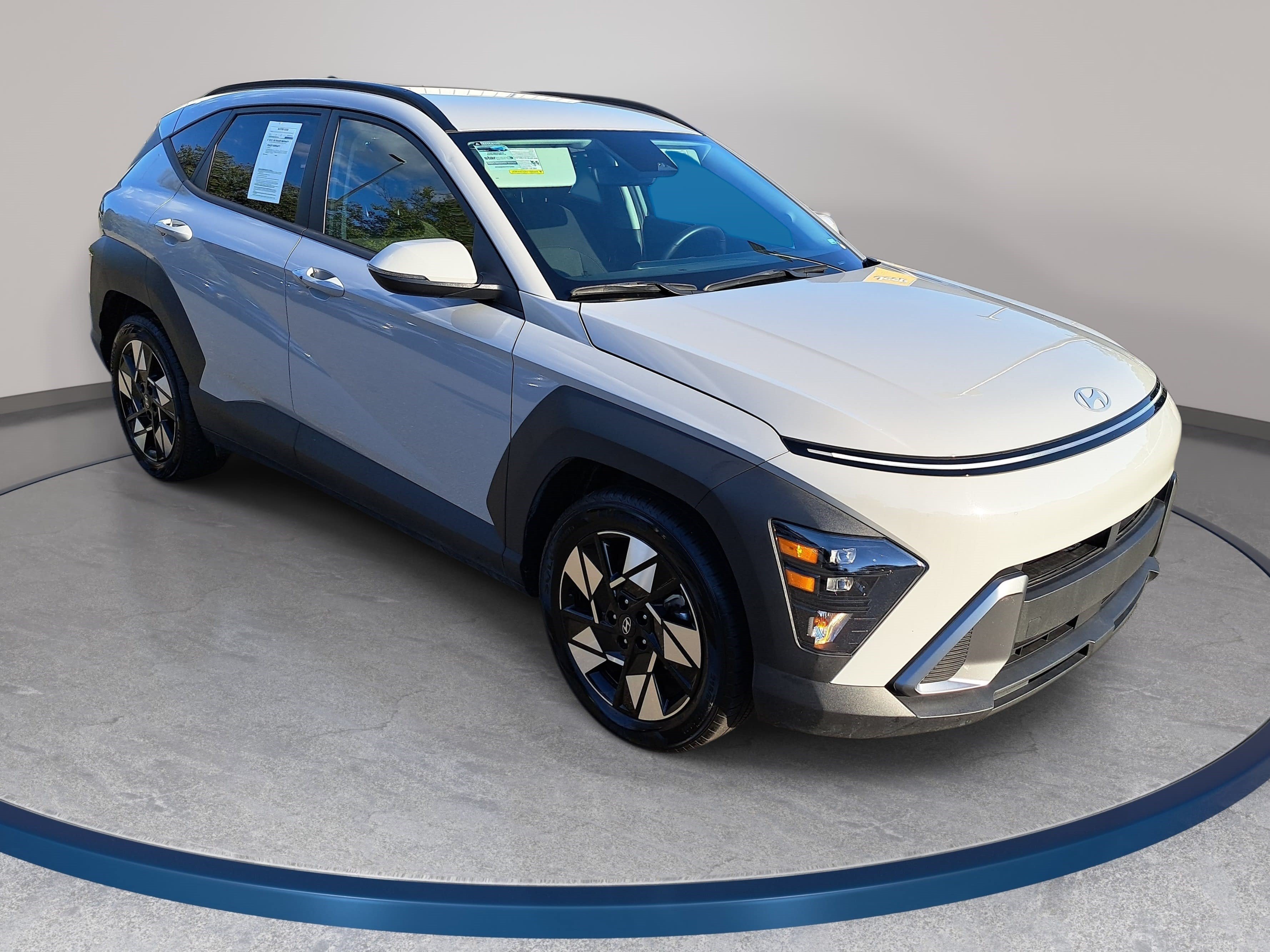 Used 2025 Hyundai Kona SEL FWD image 3