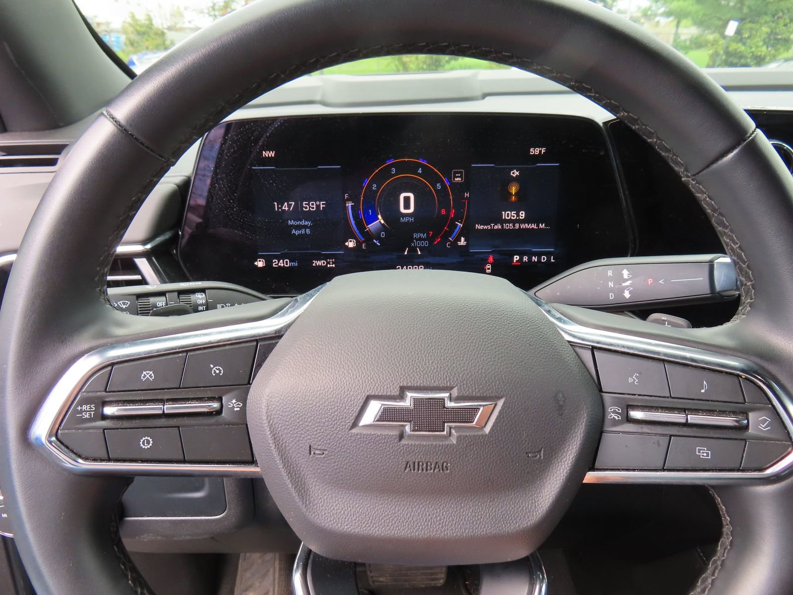 Used 2025 Chevrolet Suburban Z71 image 18