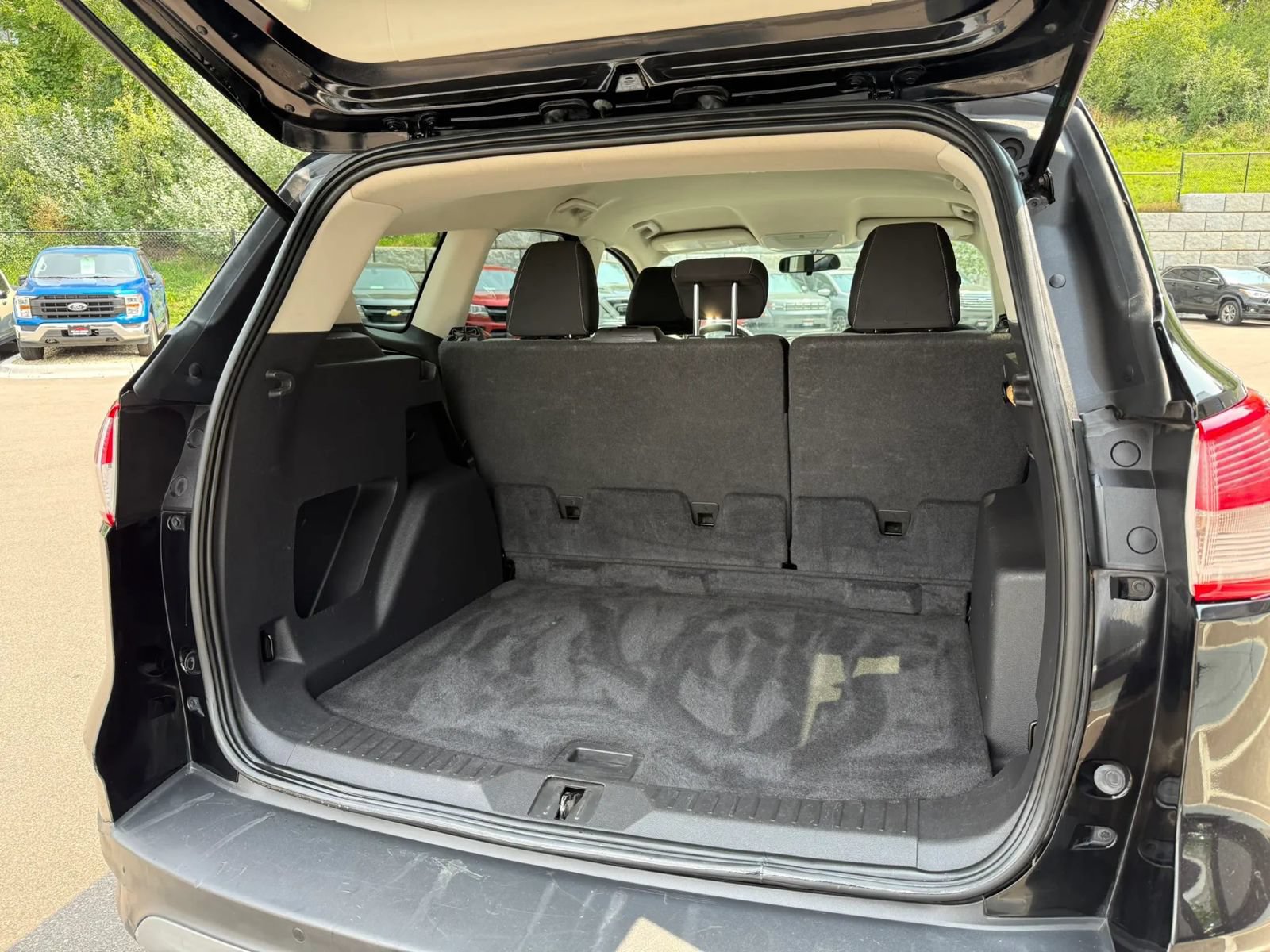 Used 2016 Ford Escape SE w/ Equipment Group 201A FWD image 11