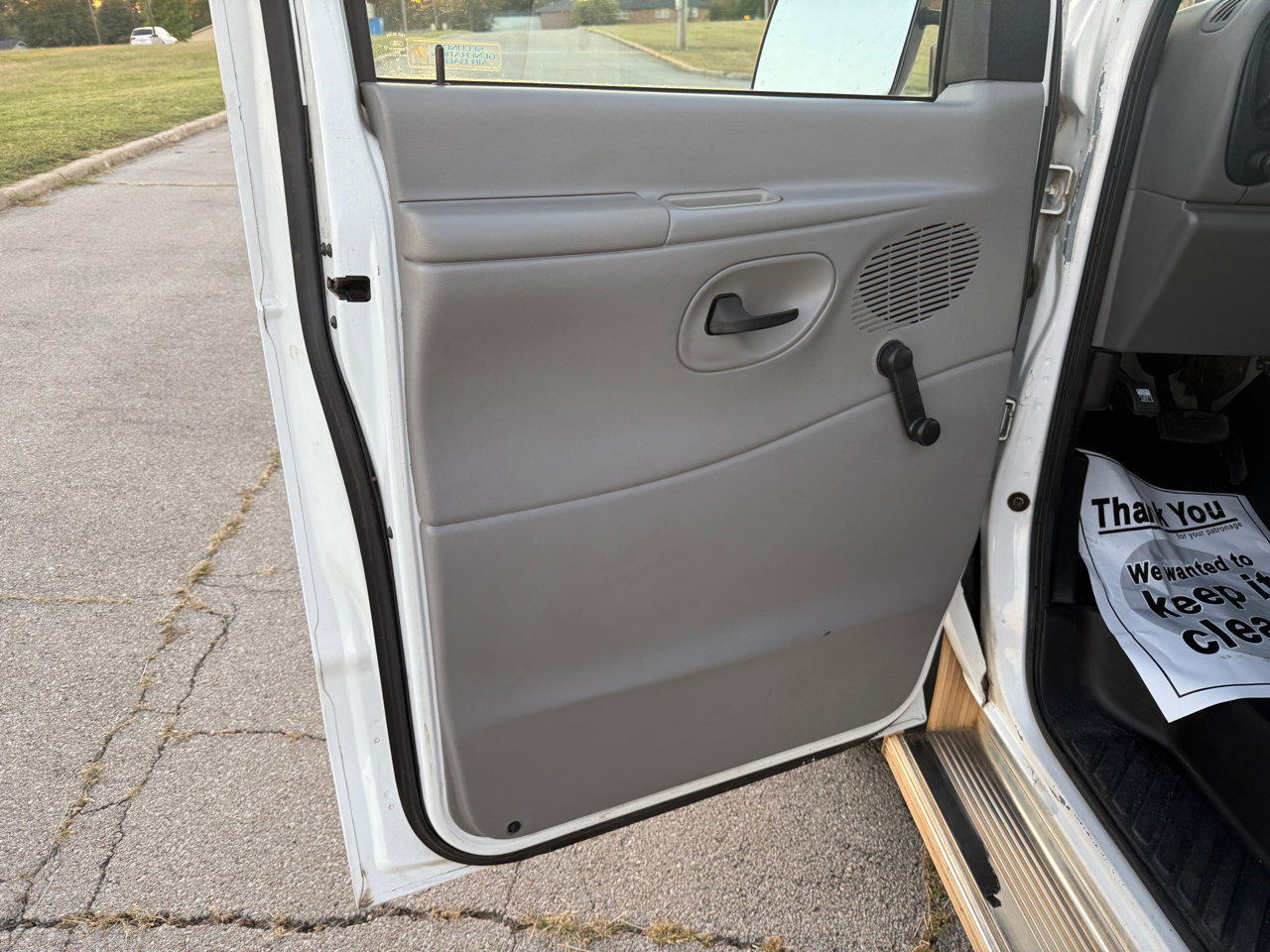 Used 1998 Ford E-350 and Econoline 350 Club Wagon image 14