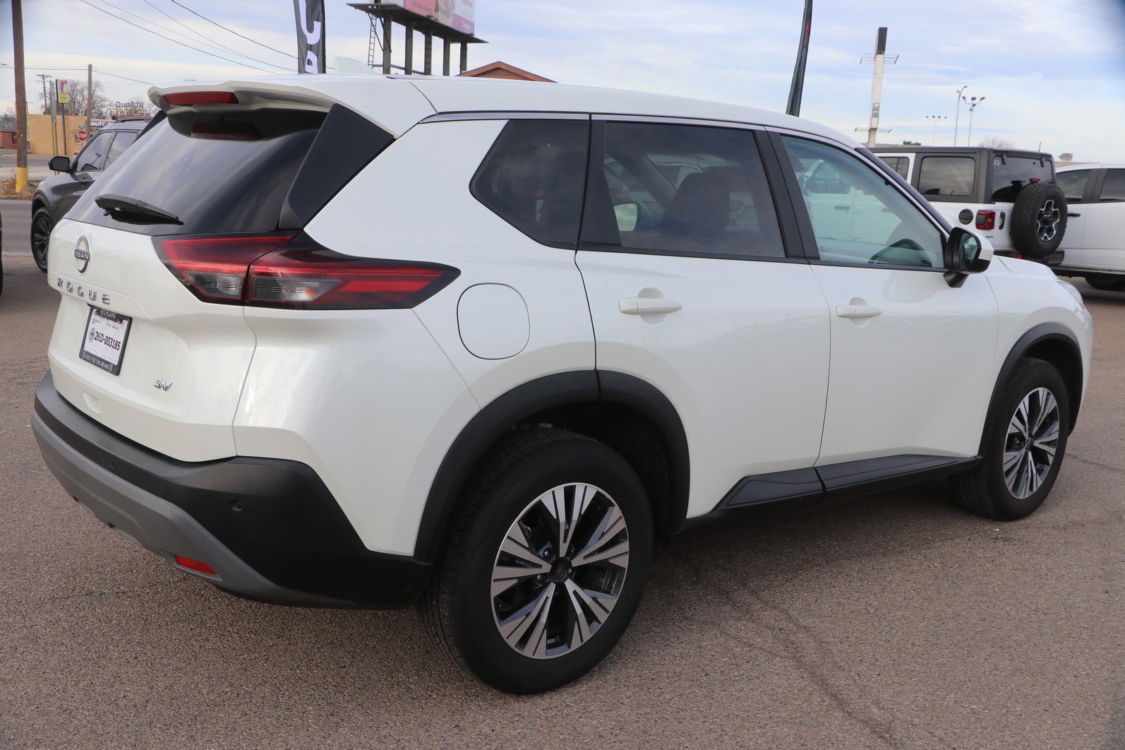 Used 2023 Nissan Rogue SV image 7