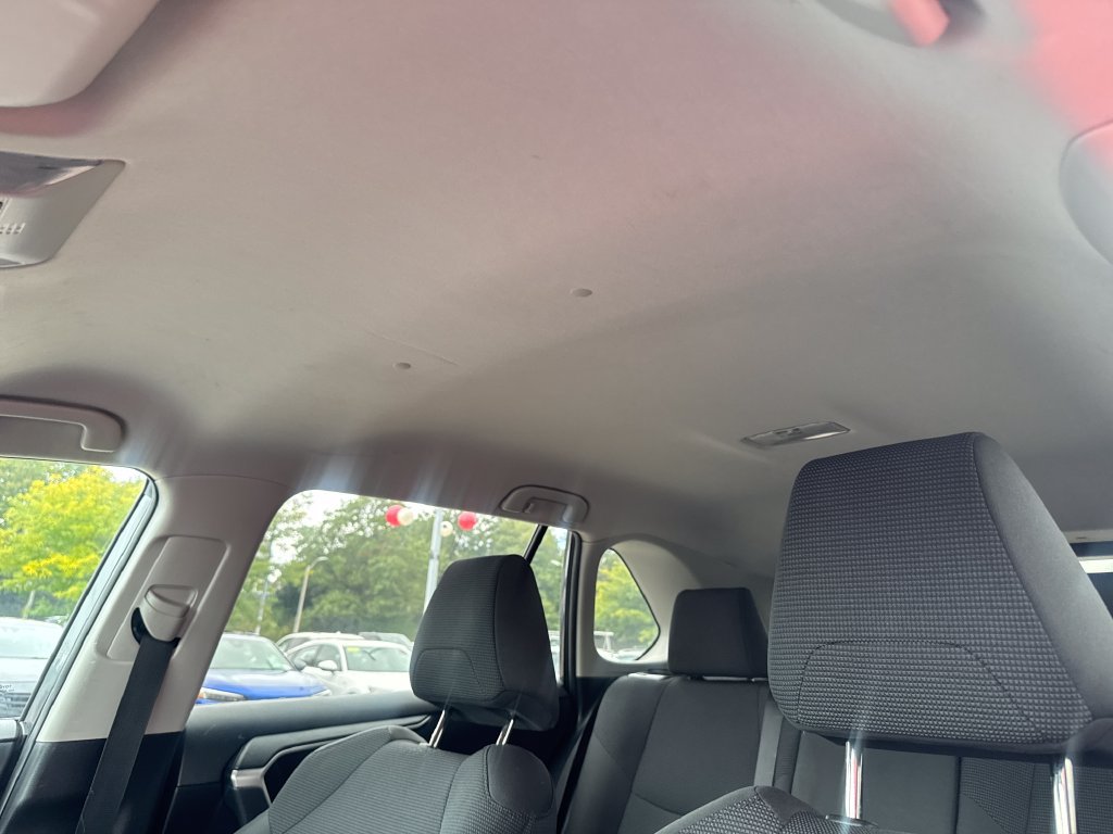 Used 2021 Toyota RAV4 LE AWD/4WD image 16