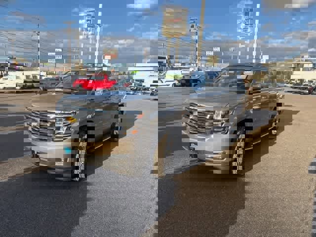Used 2017 Chevrolet Suburban Premier image 3