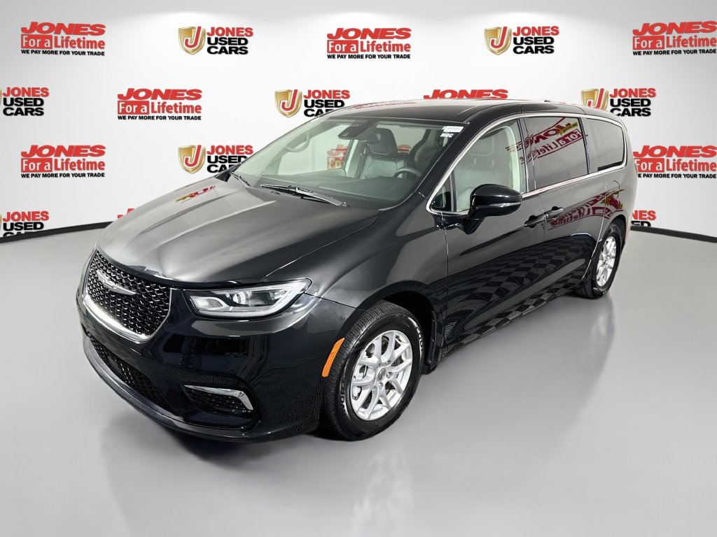 Used 2024 Chrysler Pacifica Touring-L FWD image 13