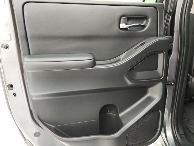 Used 2024 Nissan Frontier SV image 29