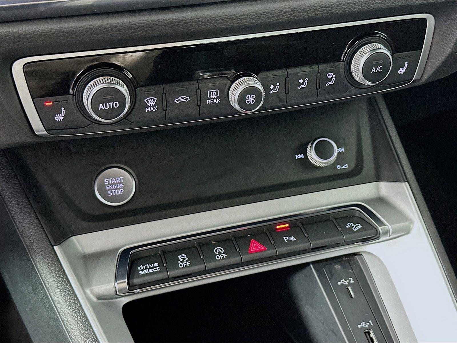 Used 2020 Audi Q3 2.0T Premium w/ Convenience Package AWD/4WD image 15