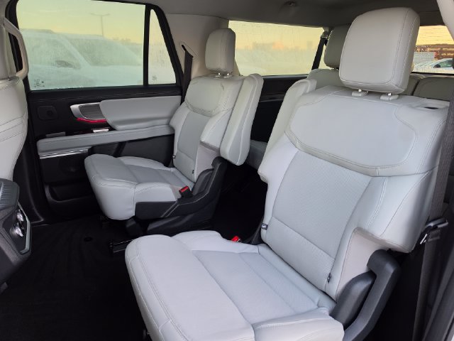 Used 2025 Ford Expedition Max Platinum w/ Driver's Package AWD/4WD image 15
