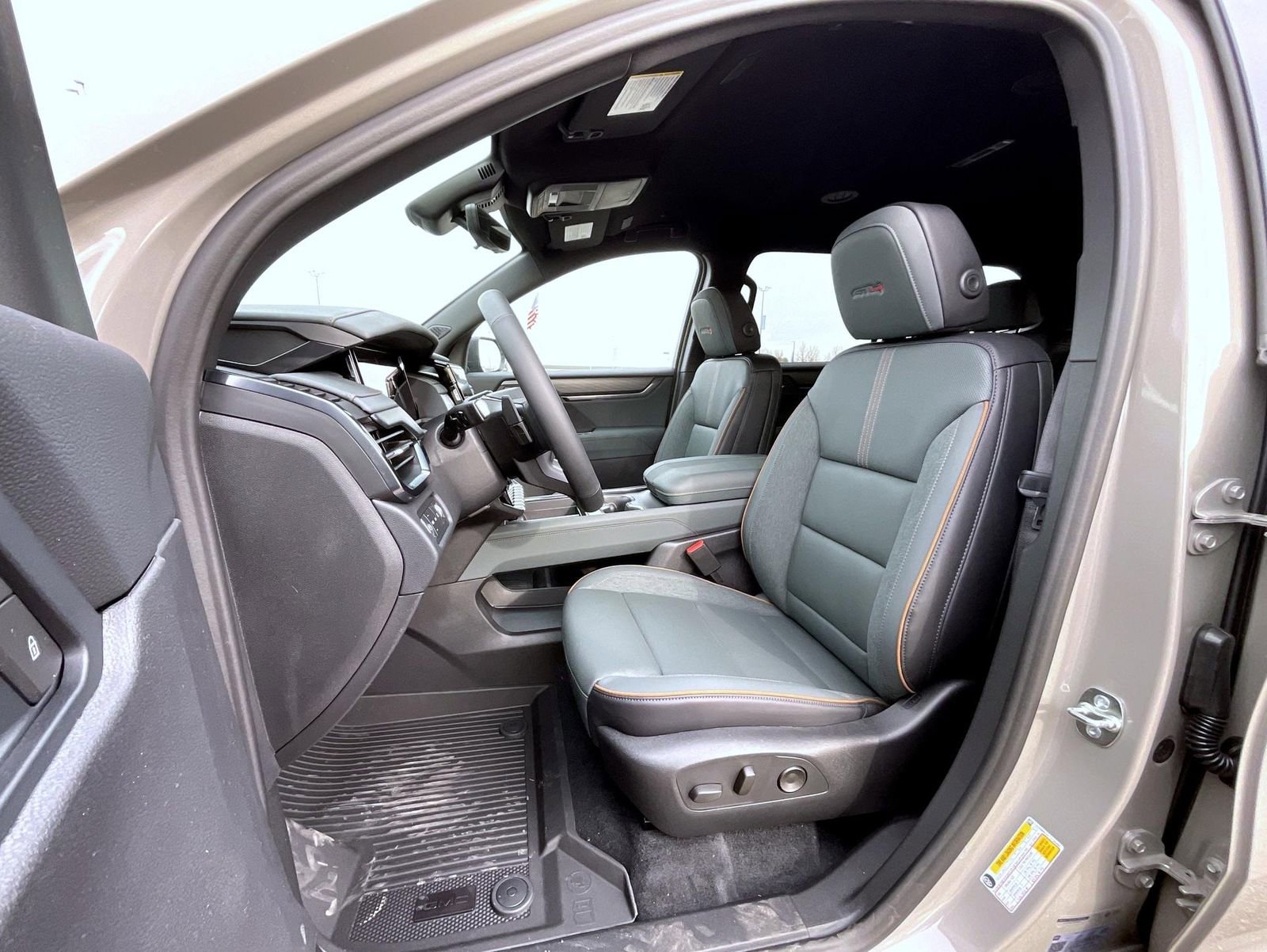 New 2026 GMC Acadia AT4 w/ Luxury Package image 10