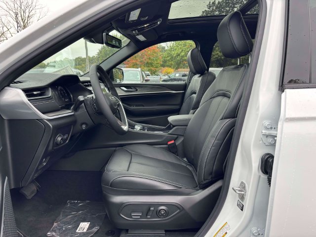 New 2027 Jeep Grand Cherokee L Limited AWD/4WD image 6