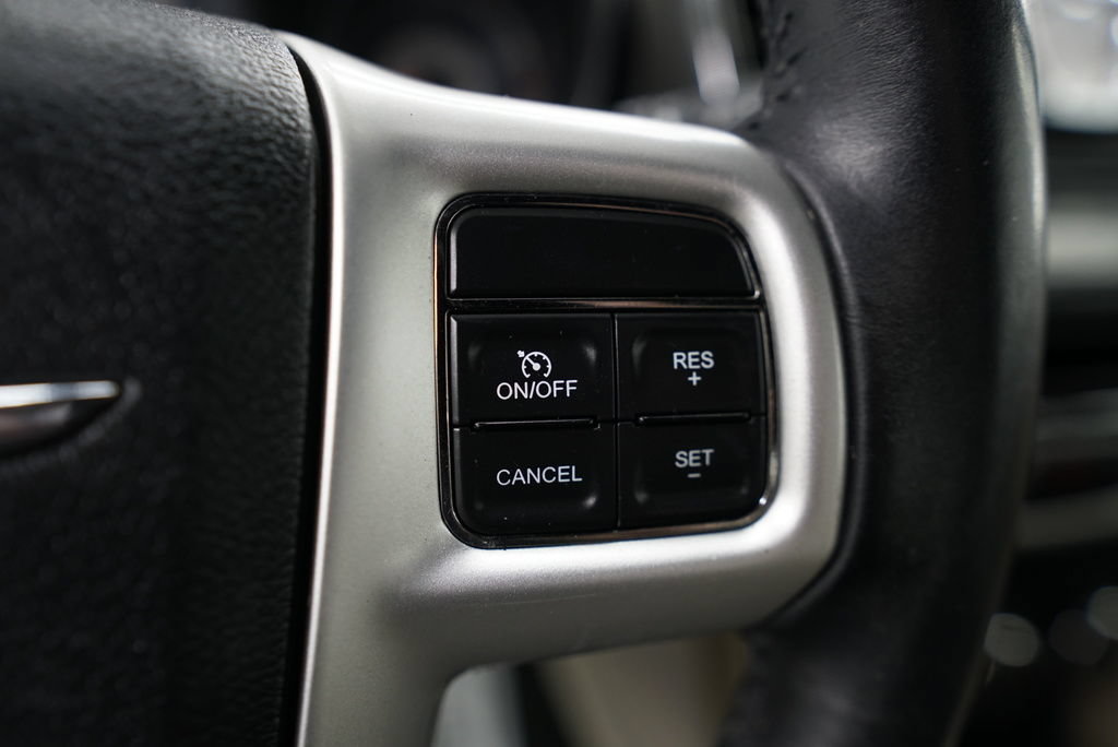 Used 2012 Chrysler 200 Limited FWD image 23