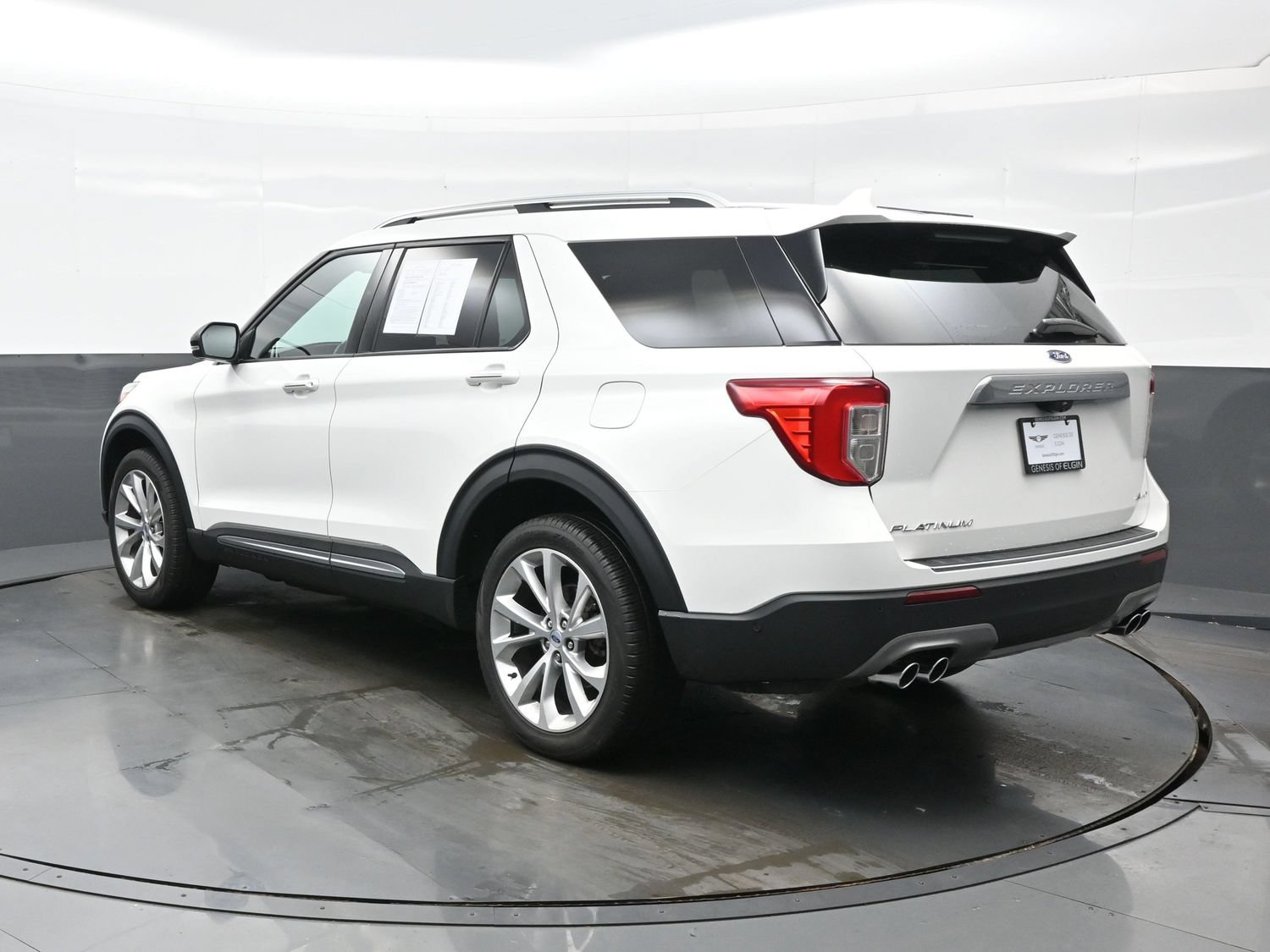 Used 2023 Ford Explorer Platinum AWD/4WD image 4