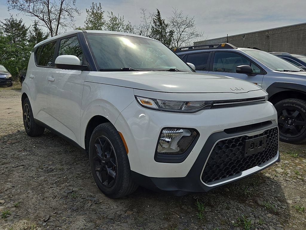 Used 2022 Kia Soul LX w/ Technology Package image 3