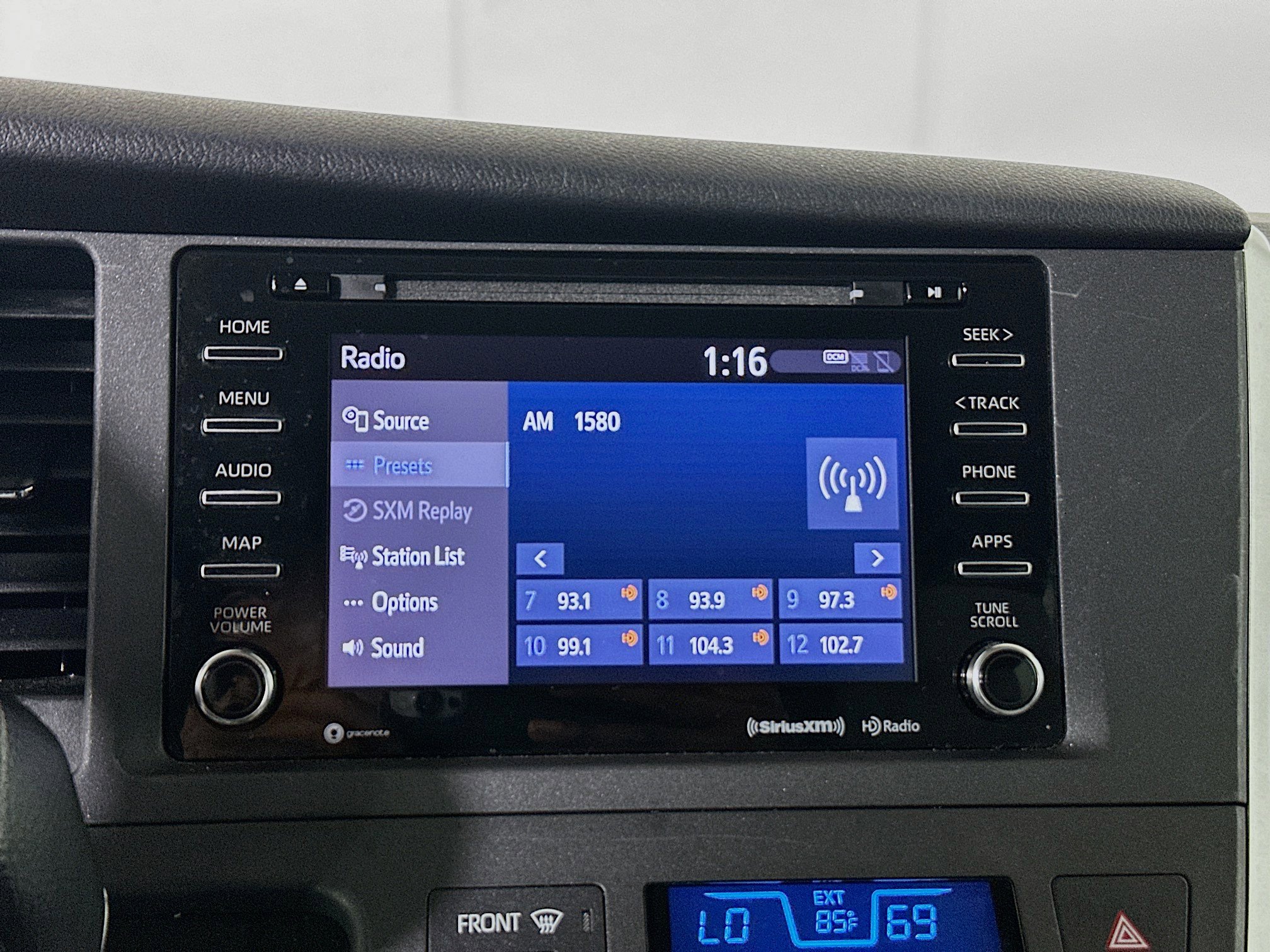 Used 2020 Toyota Sienna LE w/ LE Preferred Package FWD image 24