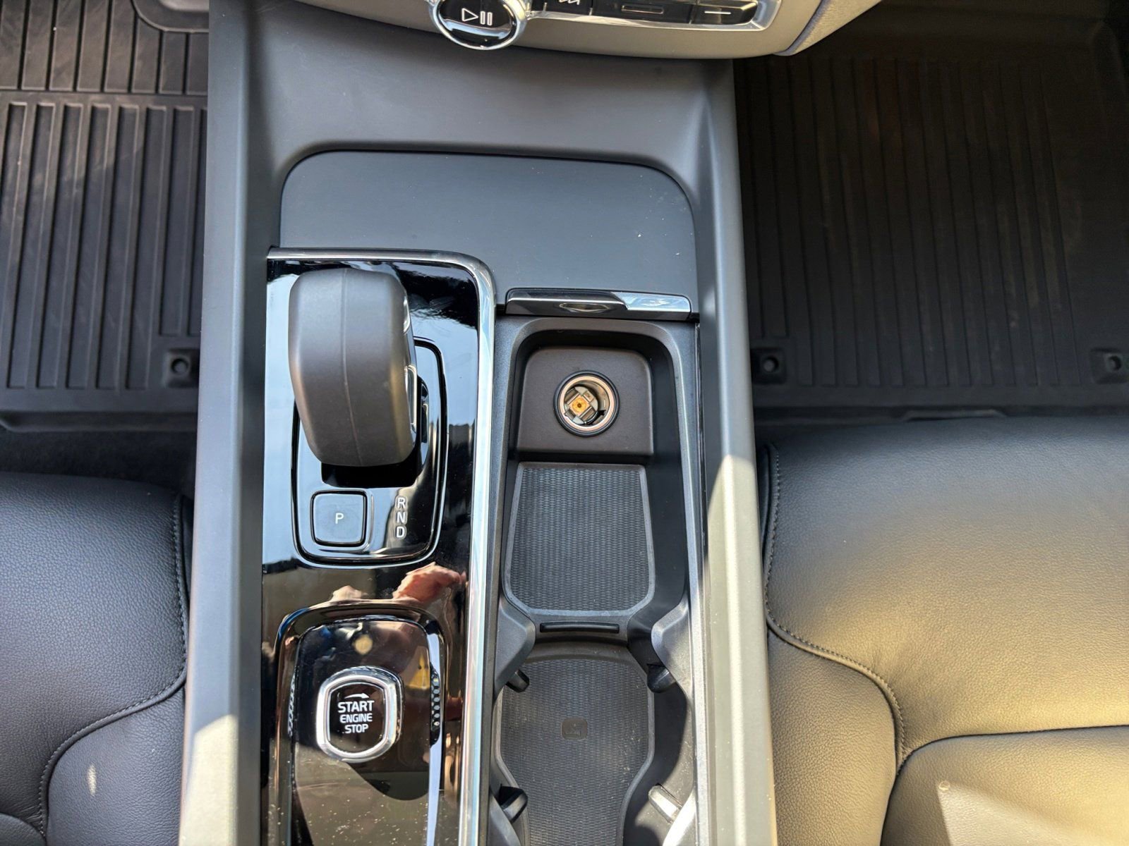 New 2025 Volvo XC60 B5 Core w/ Climate Package image 11