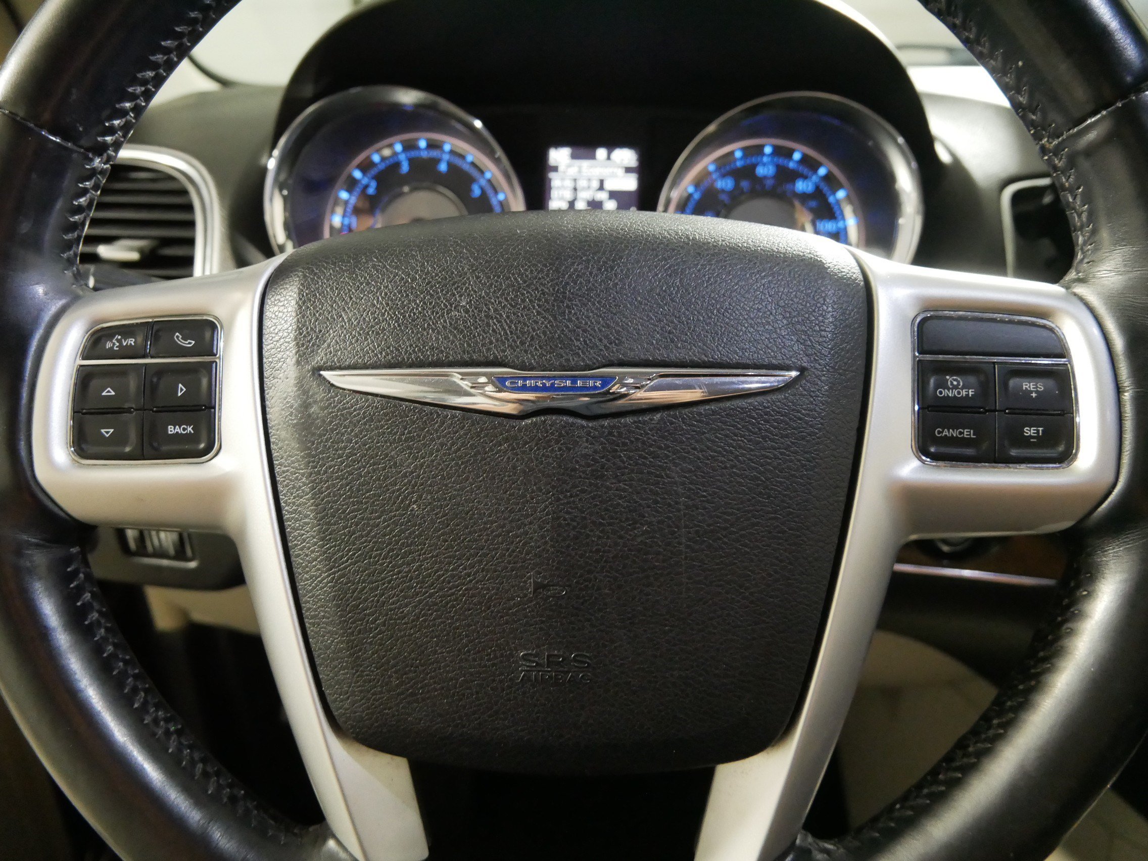 Used 2015 Chrysler Town & Country Touring-L w/ Driver Convenience Group FWD image 25