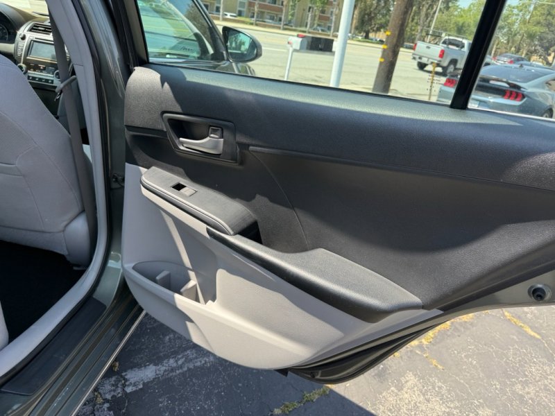 Used 2012 Toyota Camry LE FWD image 24